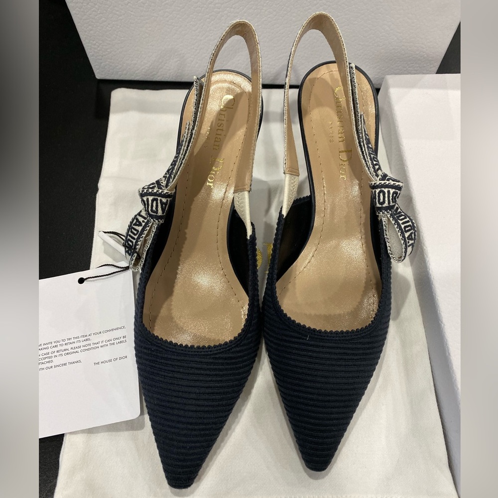 NEVER BEEN WORN J’ADIOR NAVY PUMPS!